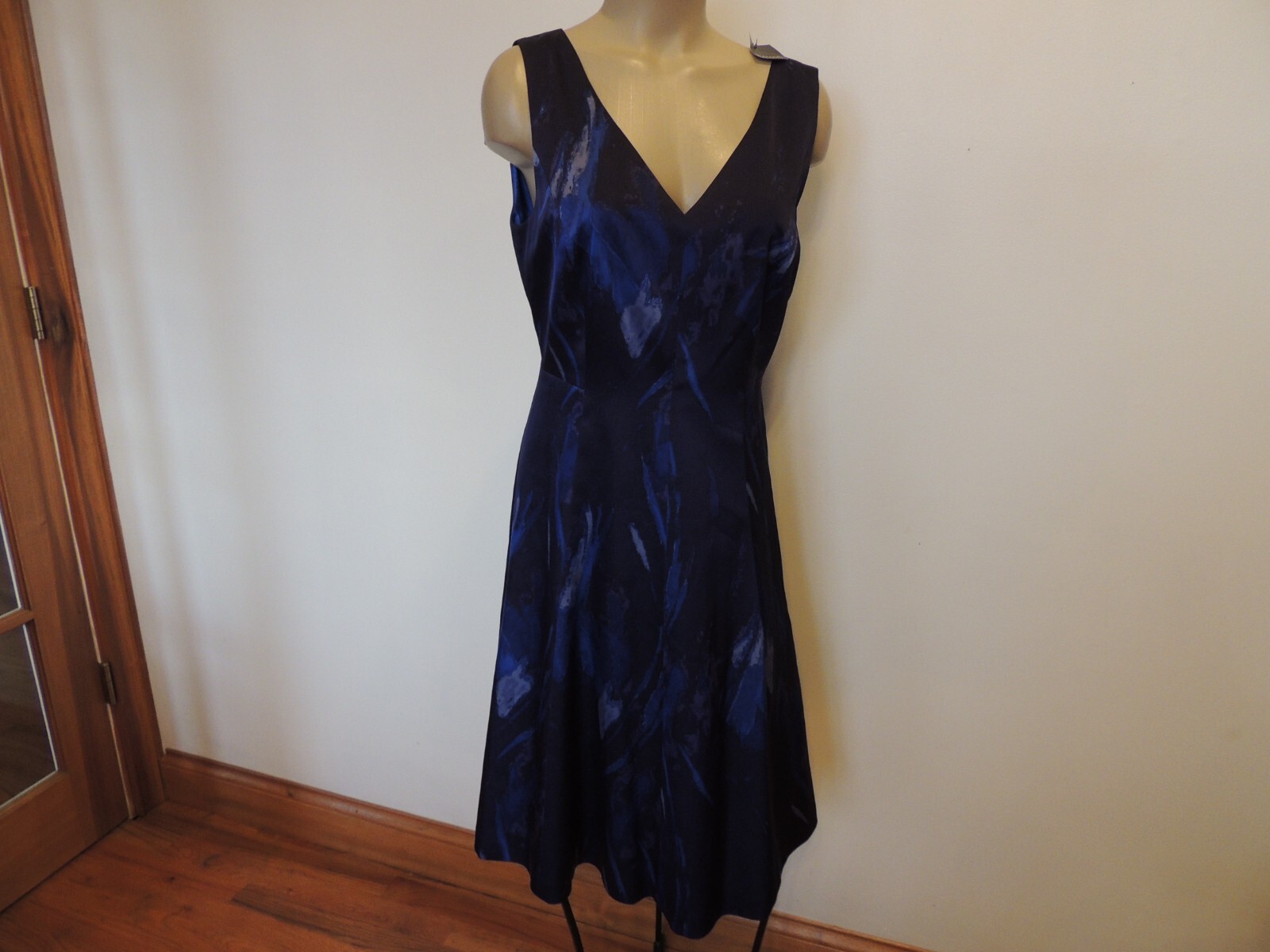 New Tahari size 10 shades of blue fit n flare sleeveless dress Spring & Summer