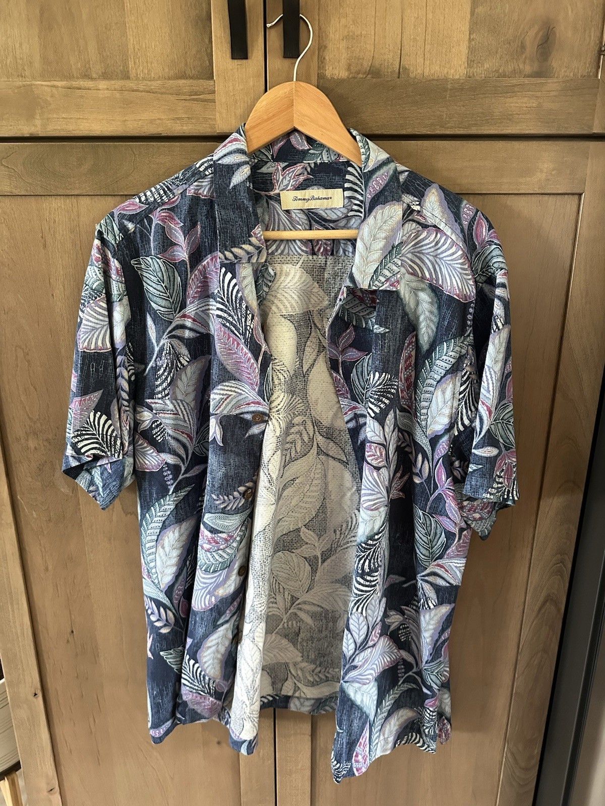 Tommy Bahama Men’s Large Button-Up w/ Blue & Purple Leaf Print