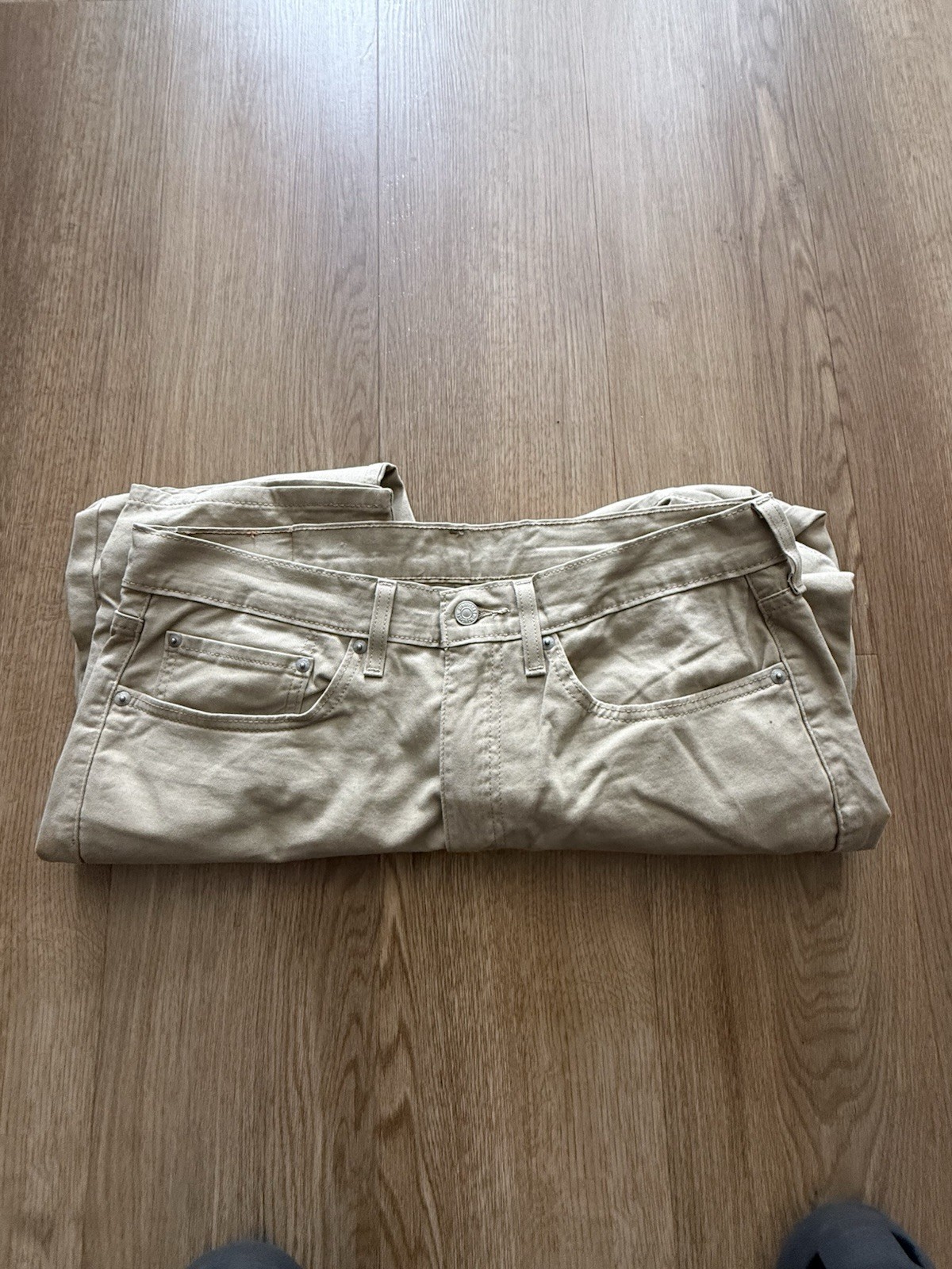 Levi’s Men’s Beige Straight Slim Fit Cotton Denim Jeans Mid Rise 5-Pocket