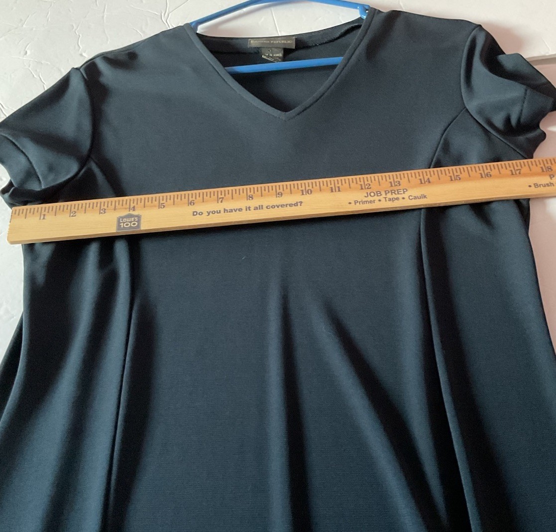 Banana Republic Dark Navy V-Neck Short Sleeve Shift Dress Pleated Knit Knee L