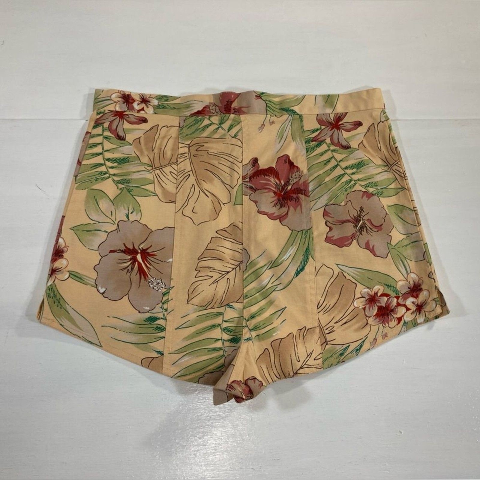 Urban Outfitters Shorts Womens L Beige Floral High Rise Button Boho Cotton