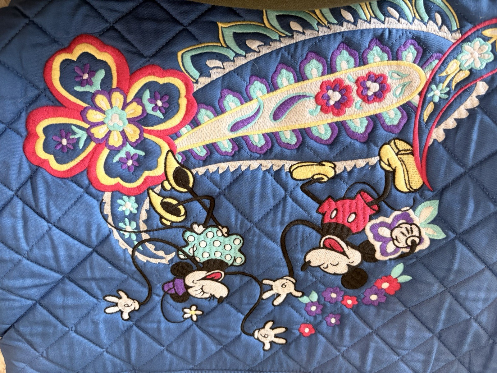 VERA BRADLEY DISNEY SENSATIONAL SIX;LG EMBROIDERED/MICKEY&MINNIE TOTE