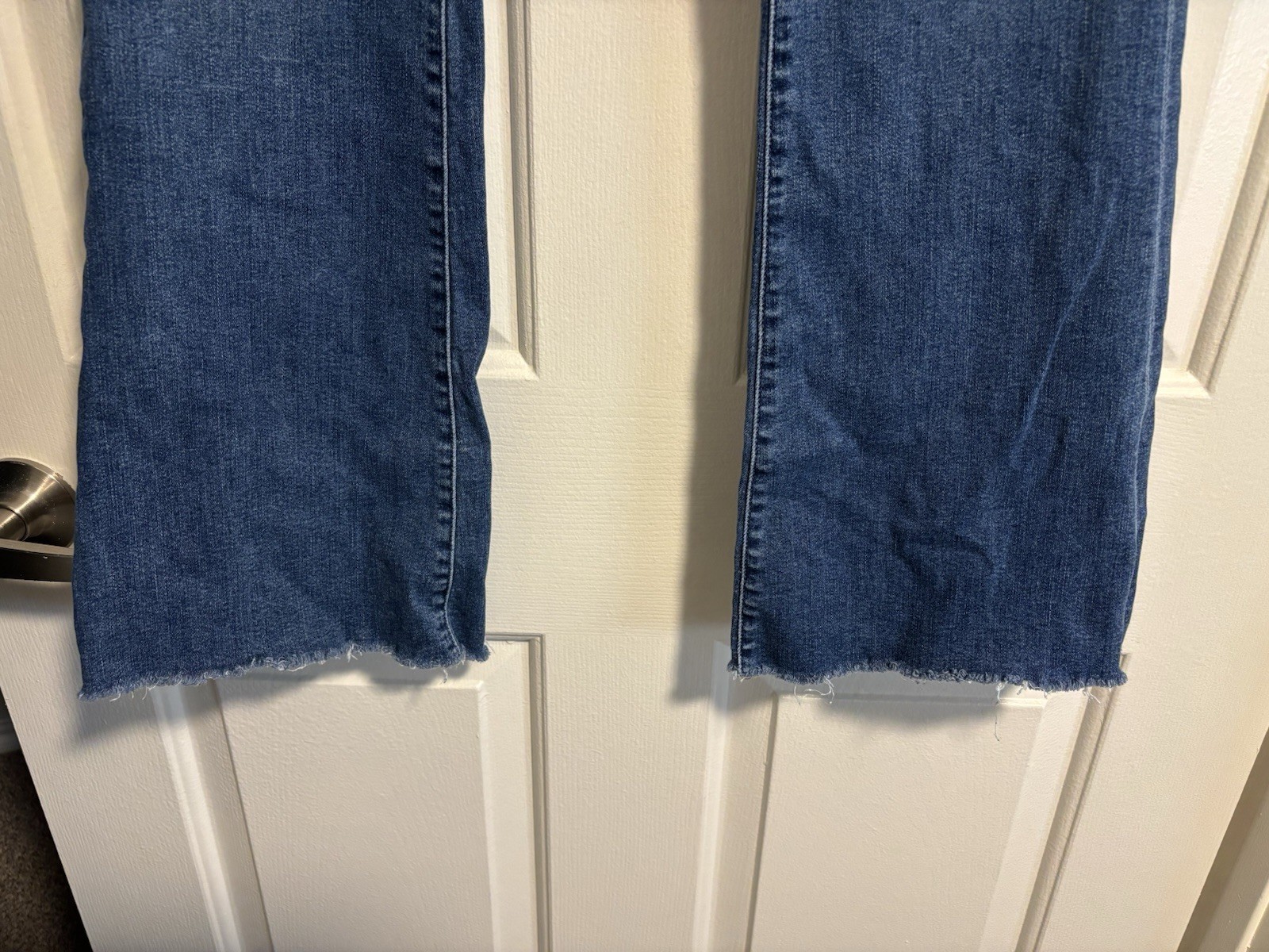 MOTHER Women’s Blue Medium Wash Denim Flared Jeans Frayed Hem Measures as a 31