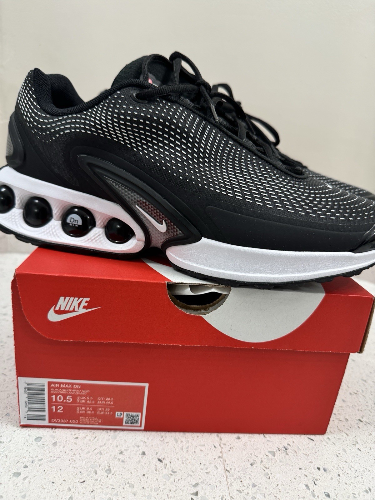 Nike Air Max DN Size 10.5 Black/White/Wolf Grey