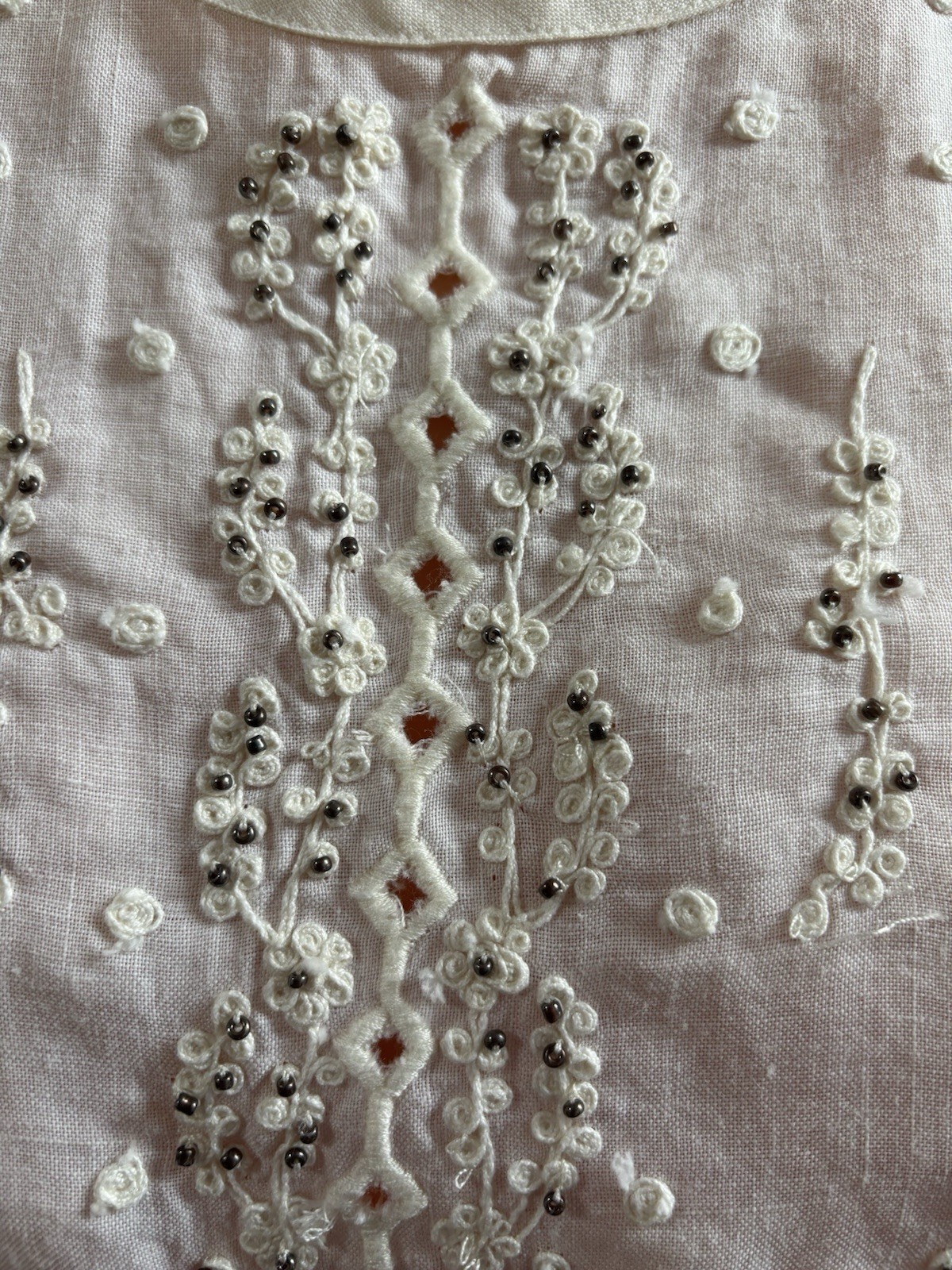 Tommy Bahama 100 % Ramie White Floral Embroidered Beaded Round Neck Tank Top XS