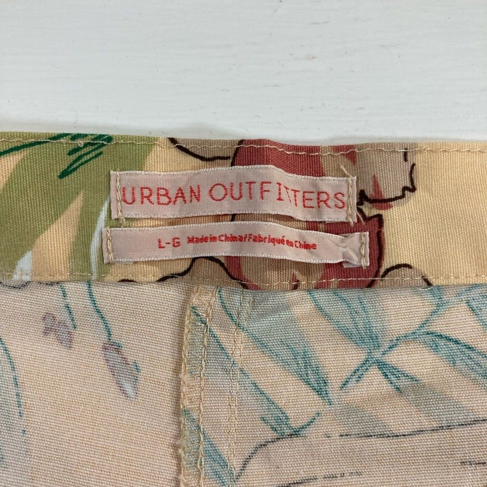 Urban Outfitters Shorts Womens L Beige Floral High Rise Button Boho Cotton