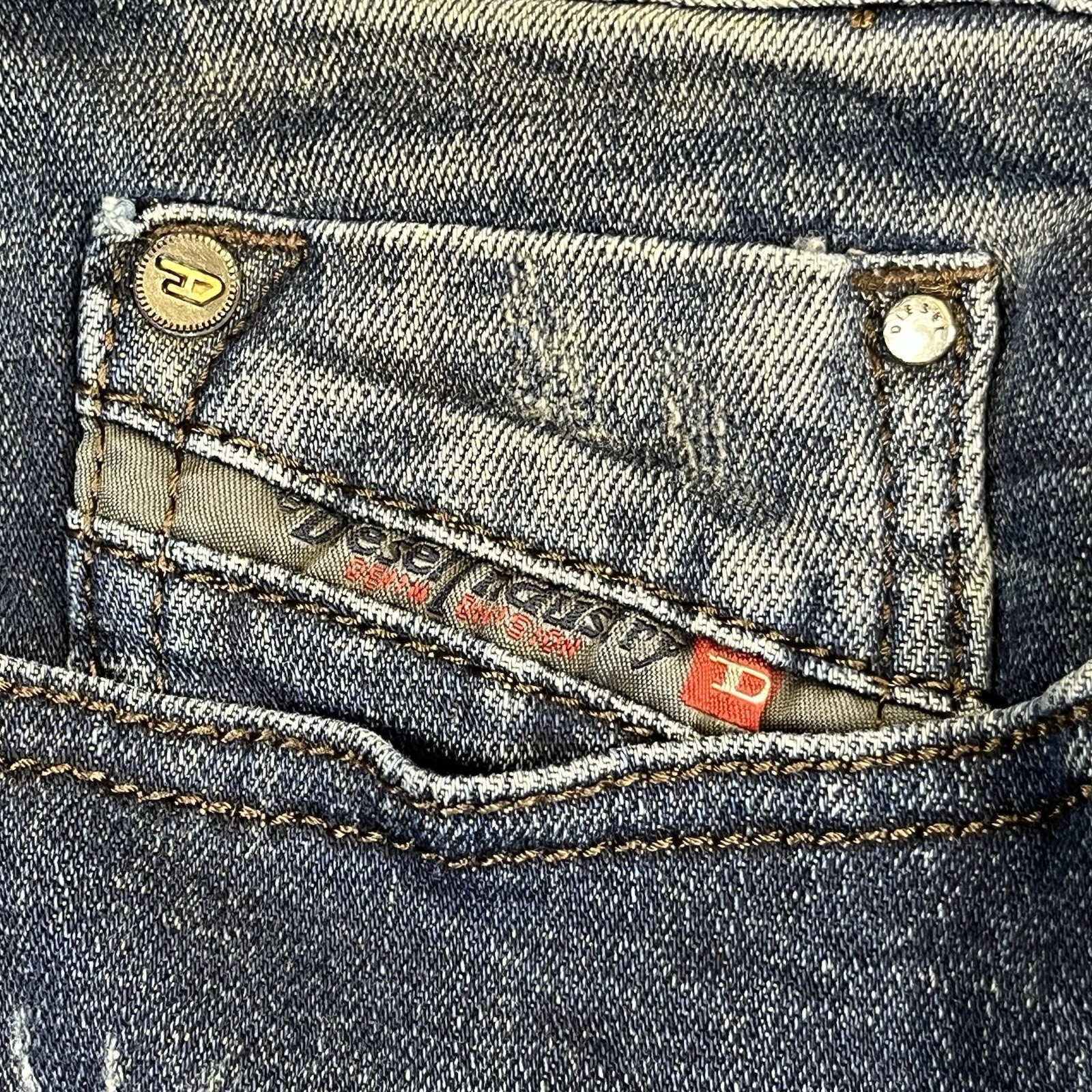 Diesel Jeans Mens 38×30* Blue Larkee Distressed Fade Whiskers Button Fly Italy