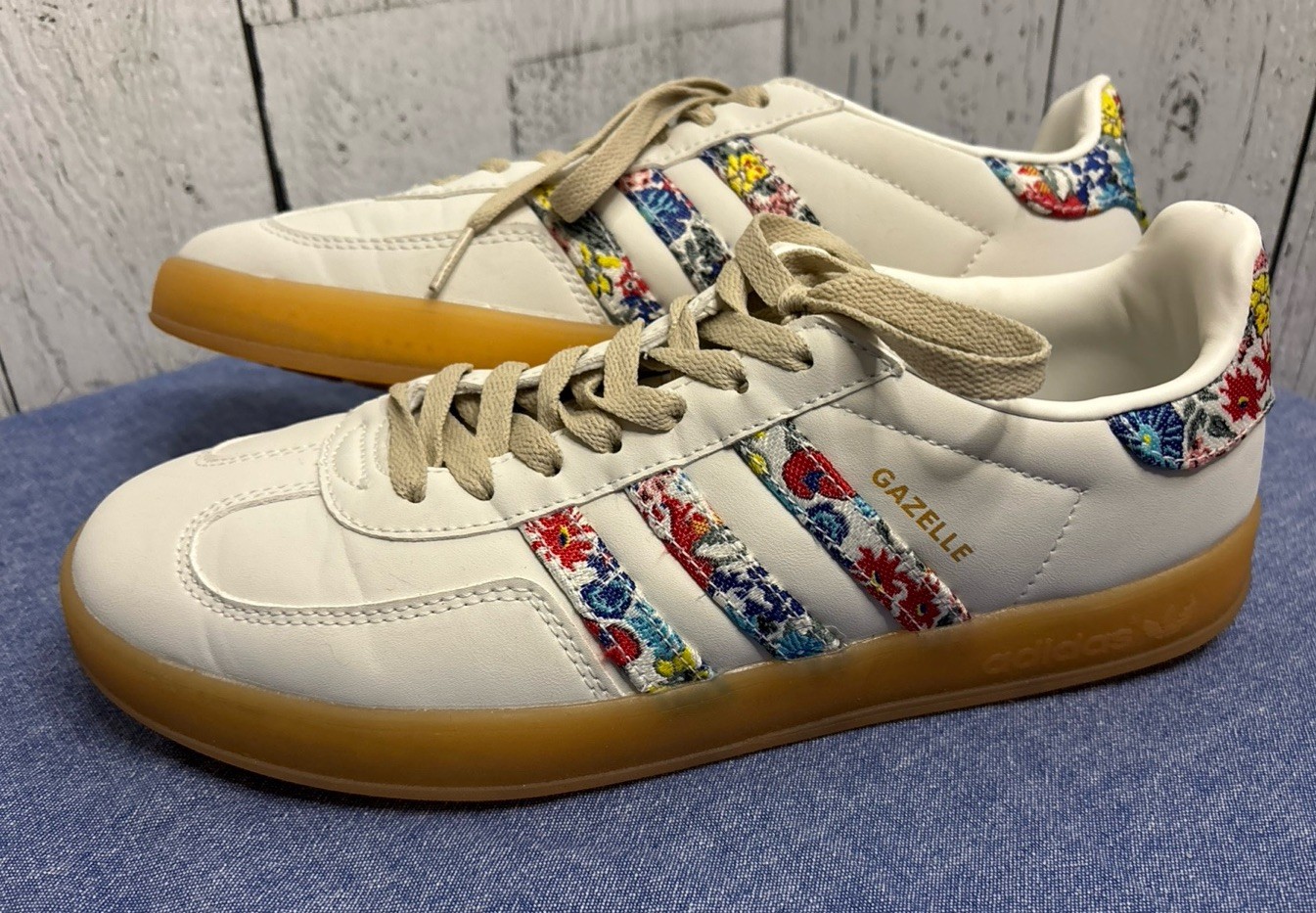Size 8.5 adidas Gazelle Floral Embroidery – Off White Beautiful Condition