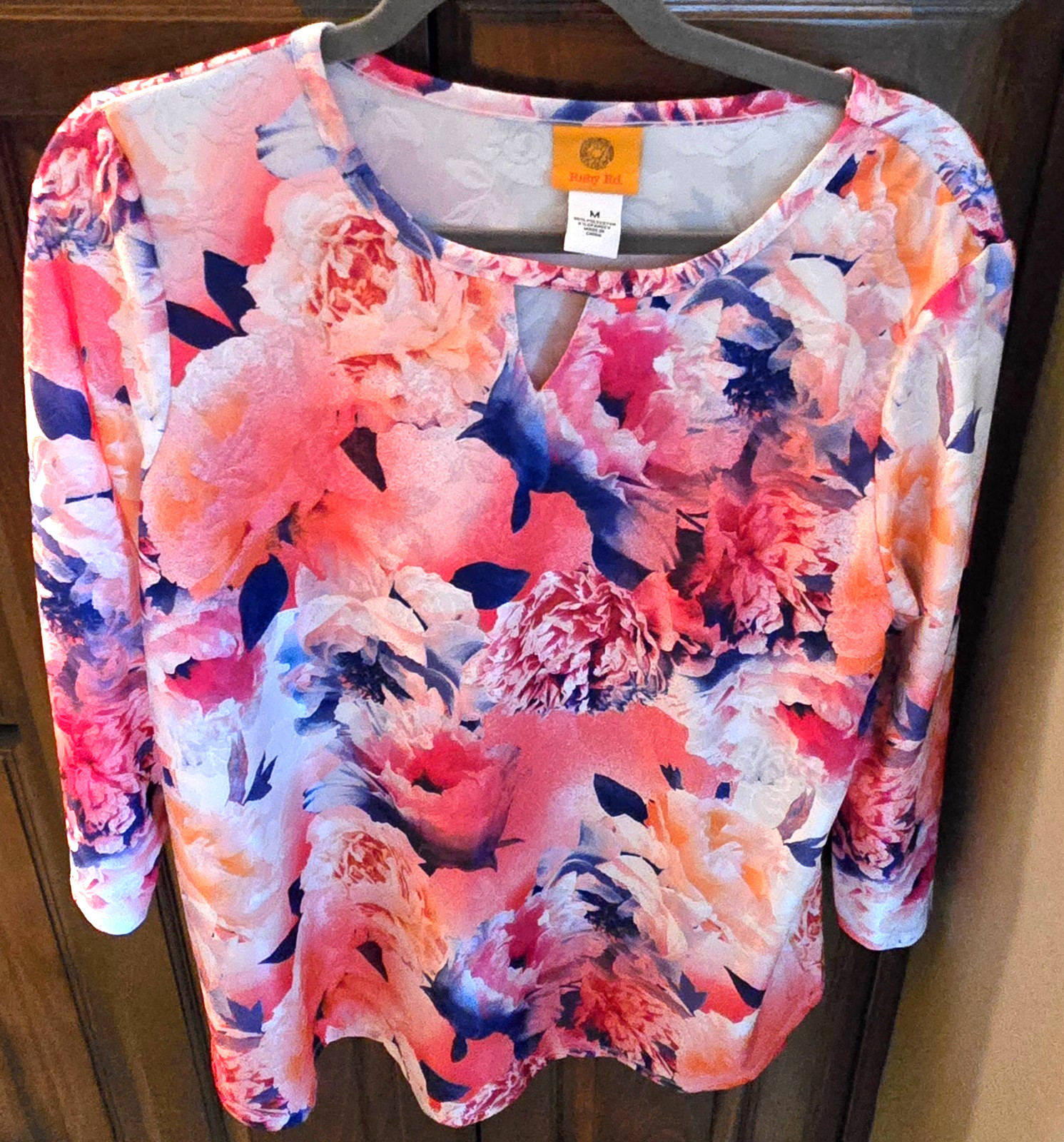 EUC – RUBY RD (M) Colorful Floral Top – Polyester/Spandex 3/4 Sleeve Keyhole