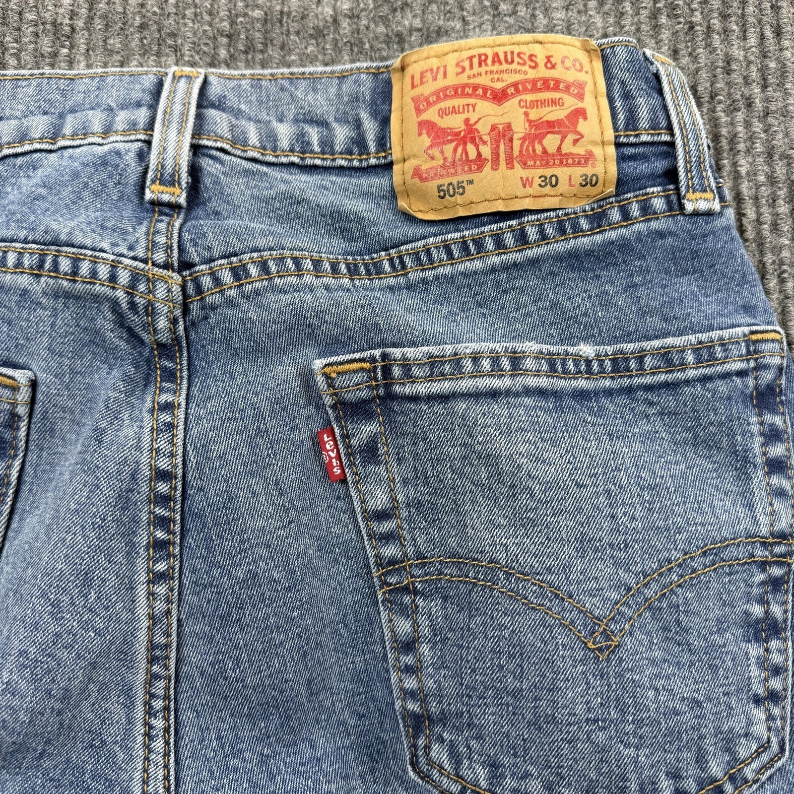 Levis 505 Jeans Mens 30×30 Light Wash Blue Straight Leg Stretch Denim Casual