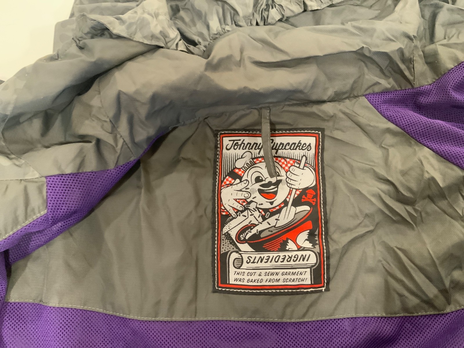 Johnny Cupcakes Jacket XL Camo Bakery Hooded Windbreaker