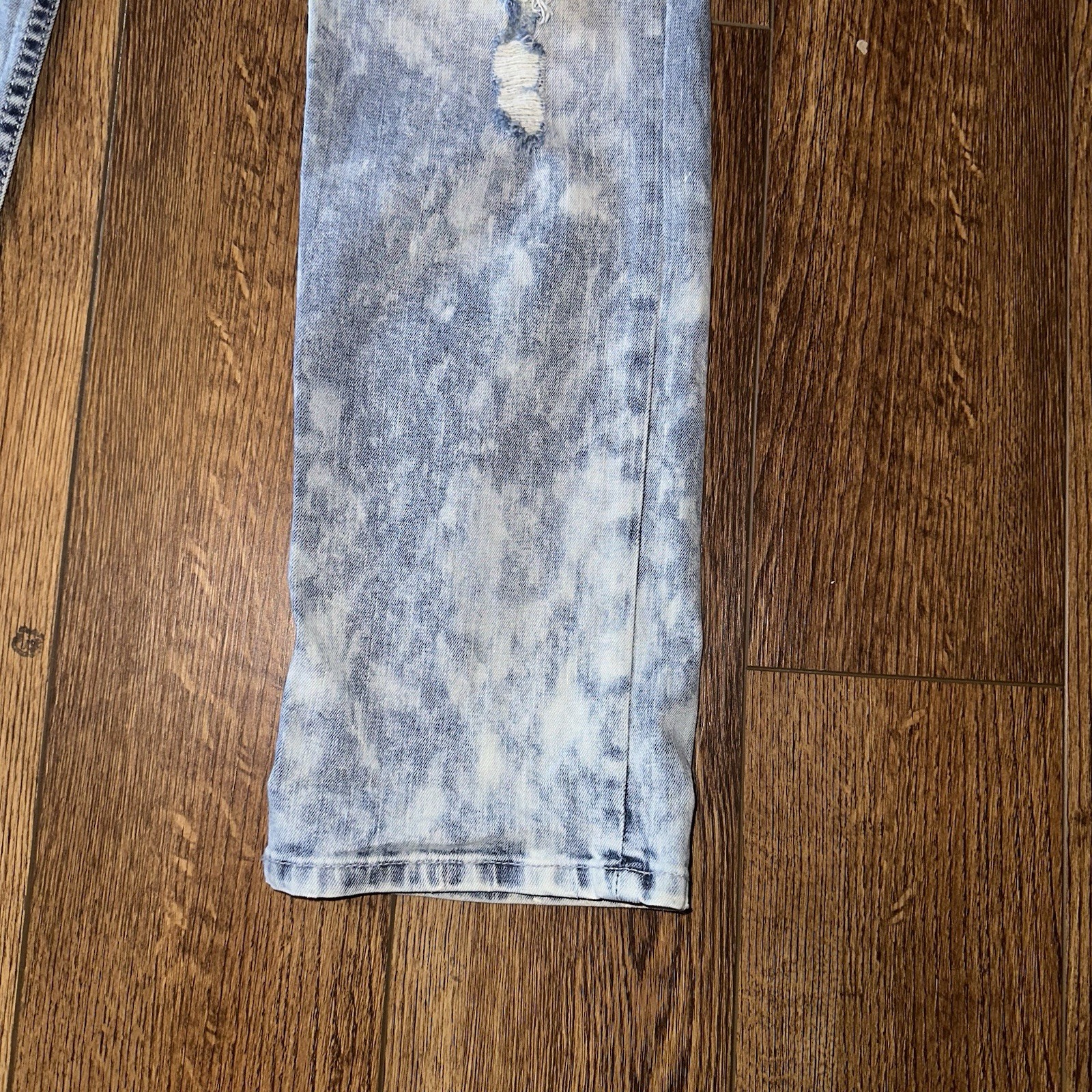 CALVIN KLEIN Slim Fit- Men’s 32×32 Jeans Acid Splatter Distress Button Fly EUC