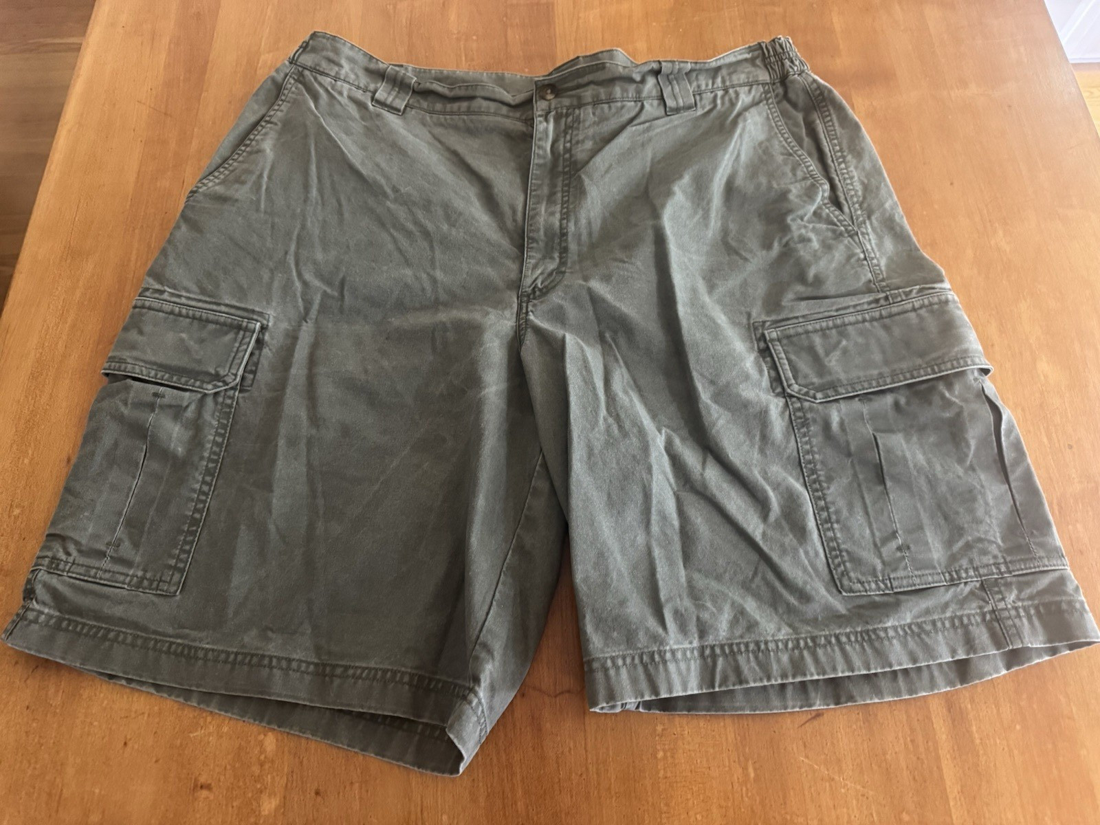 L.L.Bean Men’s Comfort Waist Green Cargo Shorts Cotton Canvas Zip Pockets