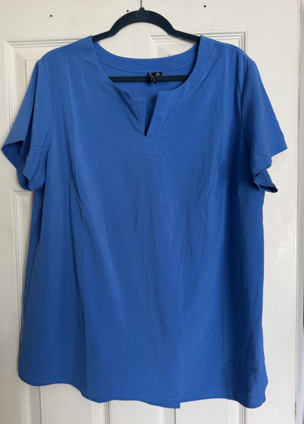 NWOT Design Collective Women’s Blue Solid V-Neck Short Sleeve Blouse 1XW