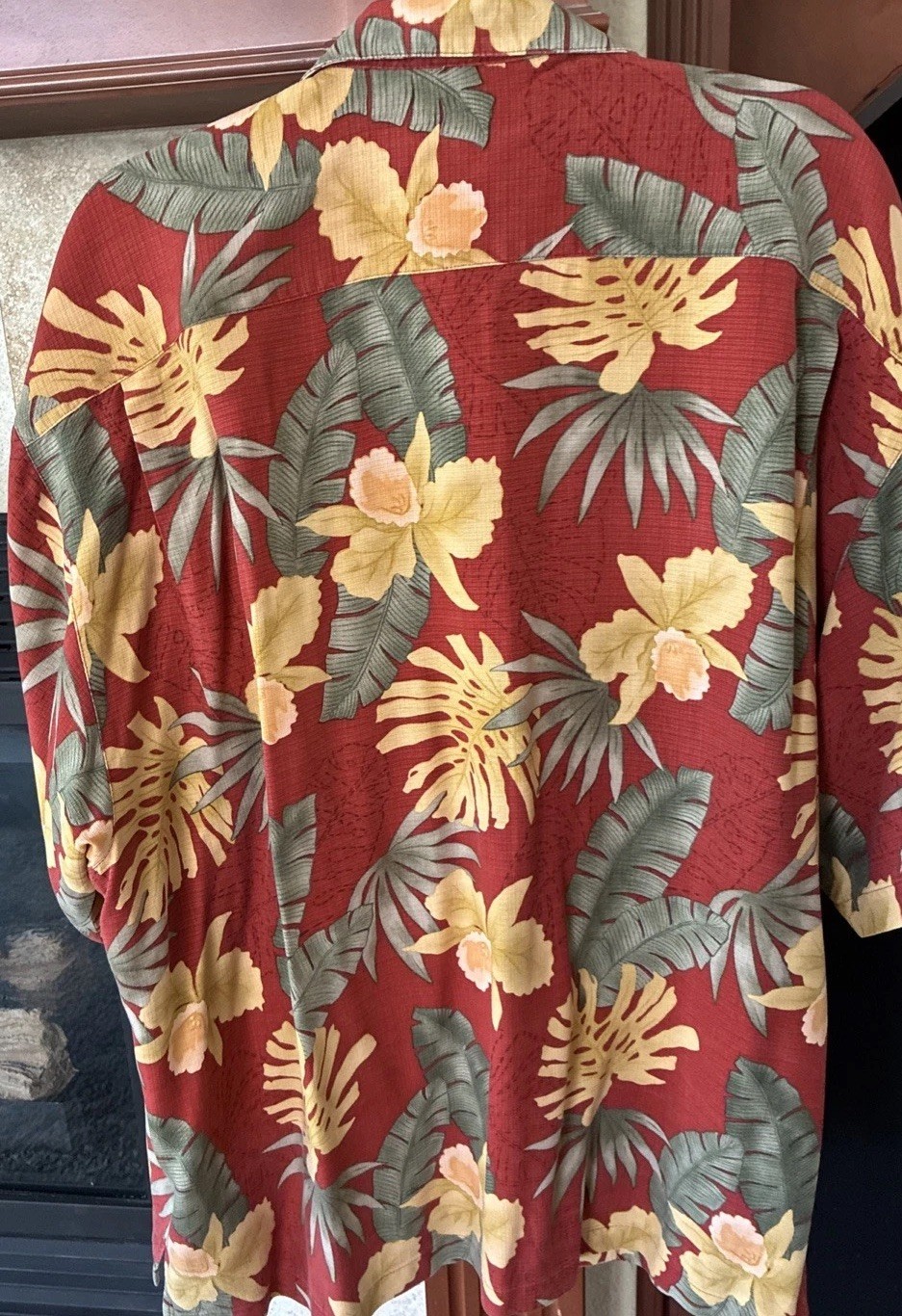 Tommy Bahama Hawaiian Mens 2Xl Shirt Burgundy Luau Pattern 100% Silk