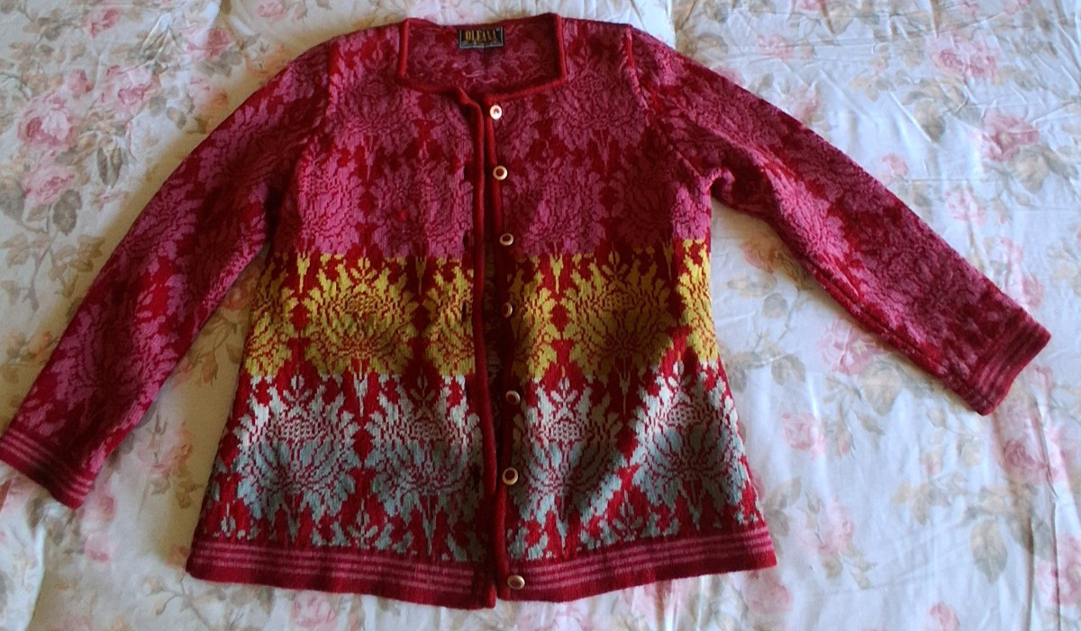 Vintage Oleana Norwegian 100% Wool Size M Sweater-Decorative Tree Design
