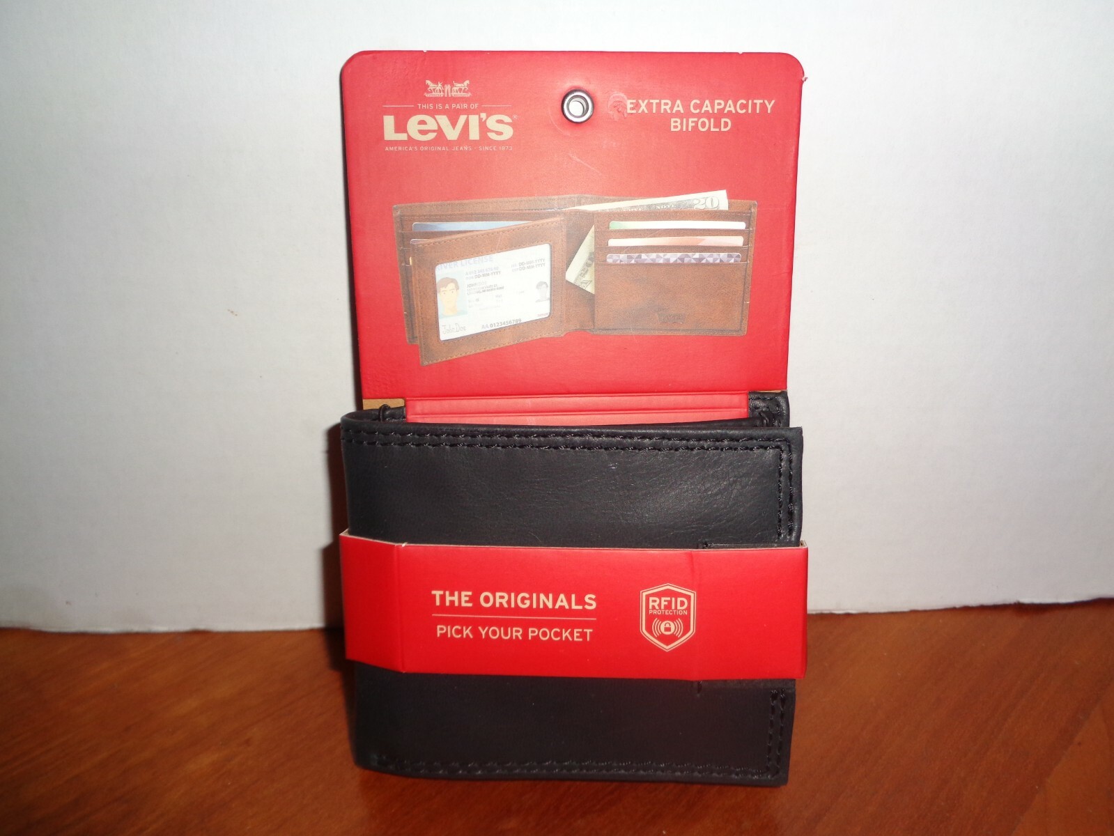 Levi’s Mens Genuine Leather Bifold Extra Capacity Wallet 9 Slots ID Window Black