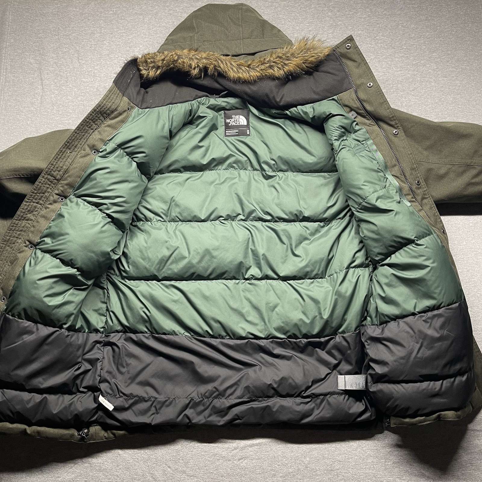 The North Face McMurdo Parka II Mens Medium Green Down Full Zip Hooded Jacket