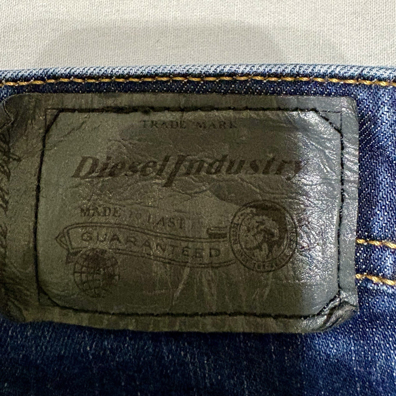 Diesel Larkee Relaxed Jeans Mens Fits 32.5×31.5 Tagged 32x 32 Straight Leg Denim