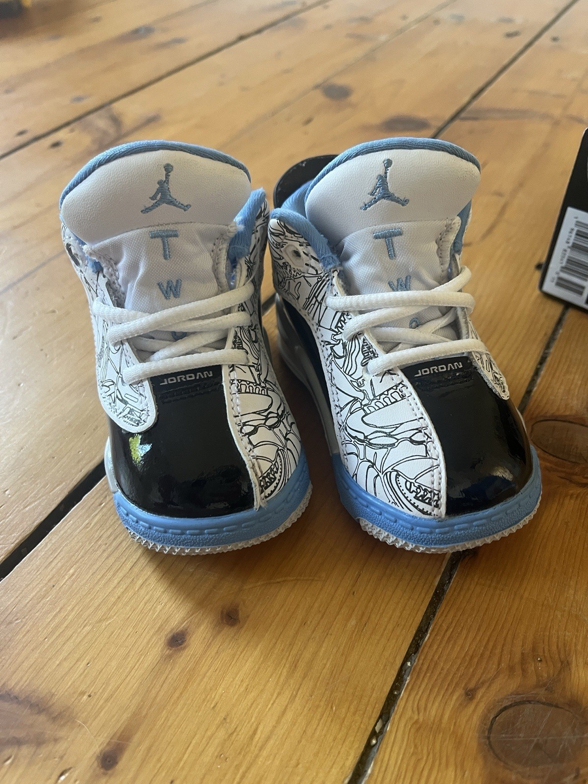 Jordan Air Jordan 8 Retro (TD) Unisex Toddler Sneaker 4C White Black Blue