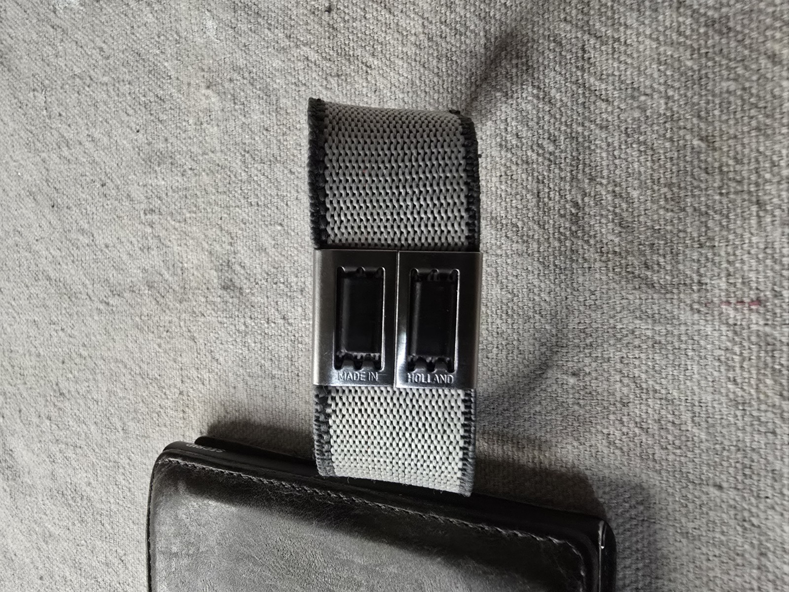 Secrid Black/Gray Bifold Leather Wallet Pop-Up Card Holder w/ Strap, Solid
