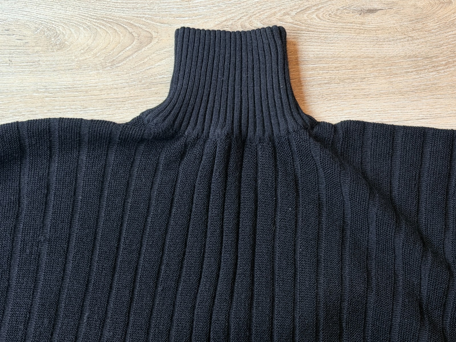 Peru Etnico 100% Baby Alpaca Women’s Black Poncho Shawl w/ SMALL HOLE SOLD AS IS