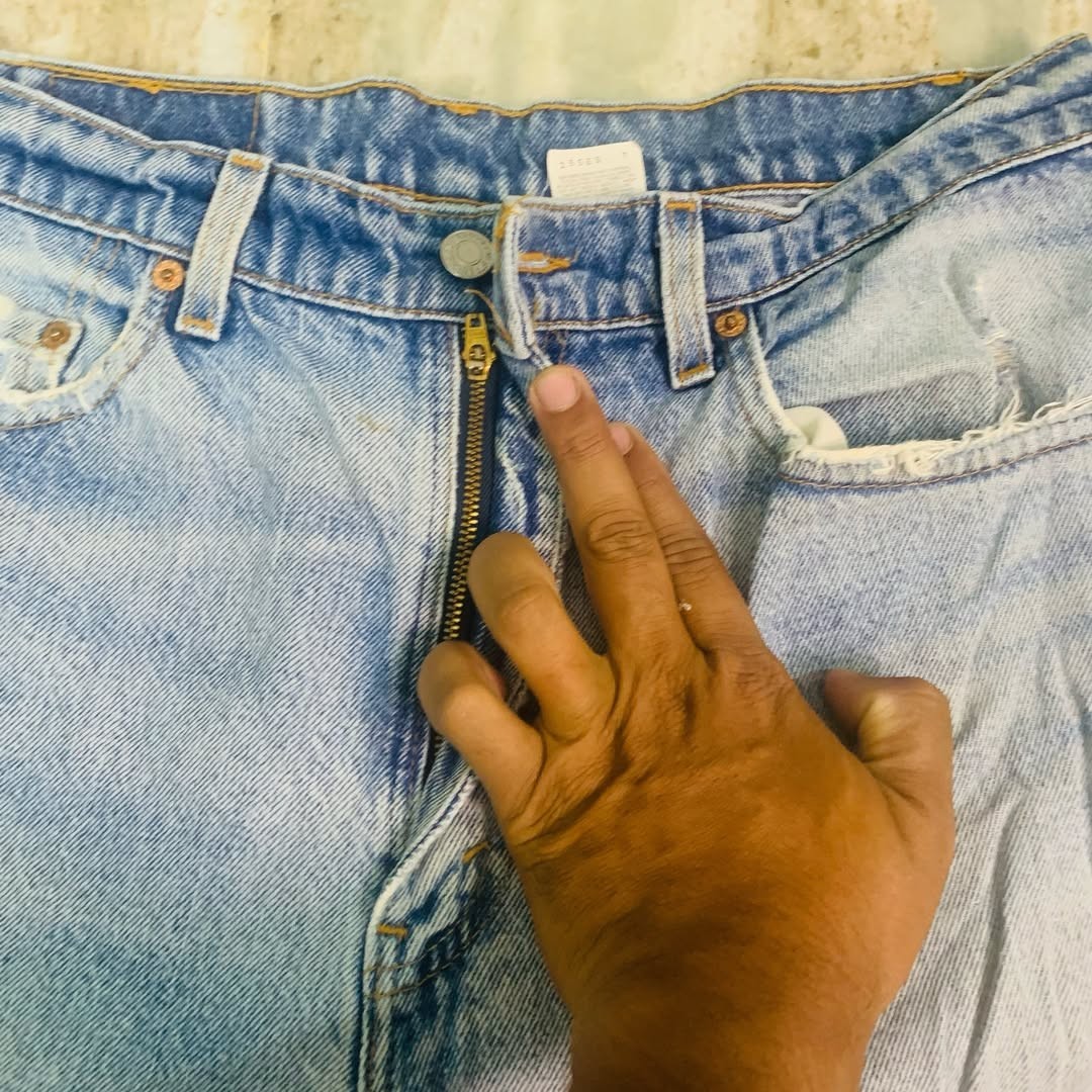Vintage Levi’s 505 Size 34*30 Regular fit straightt leg made in USA 98
