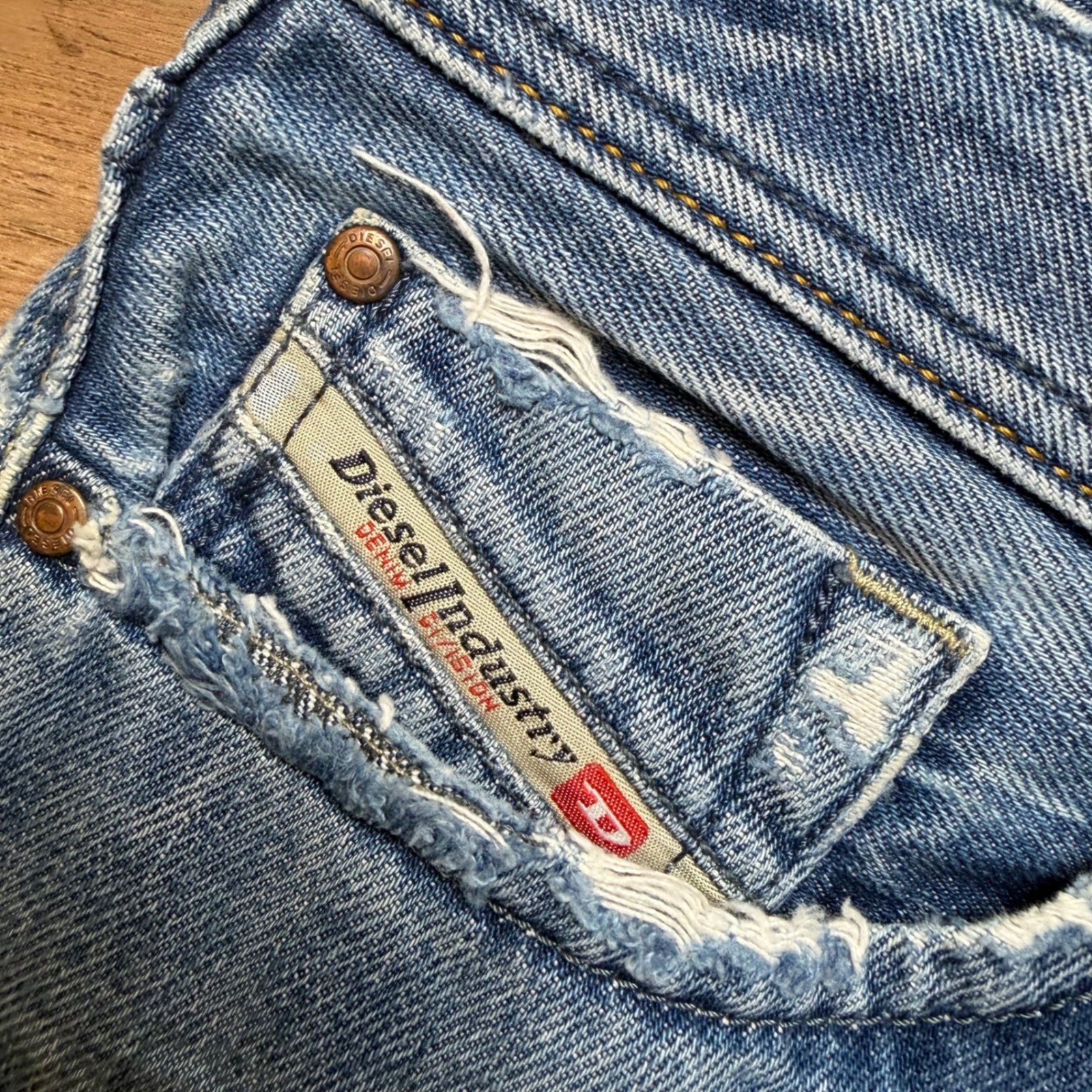 Diesel Larkee Jeans Mens 30×31 Blue Light Wash Distressed Straight Leg 008AT Y2K