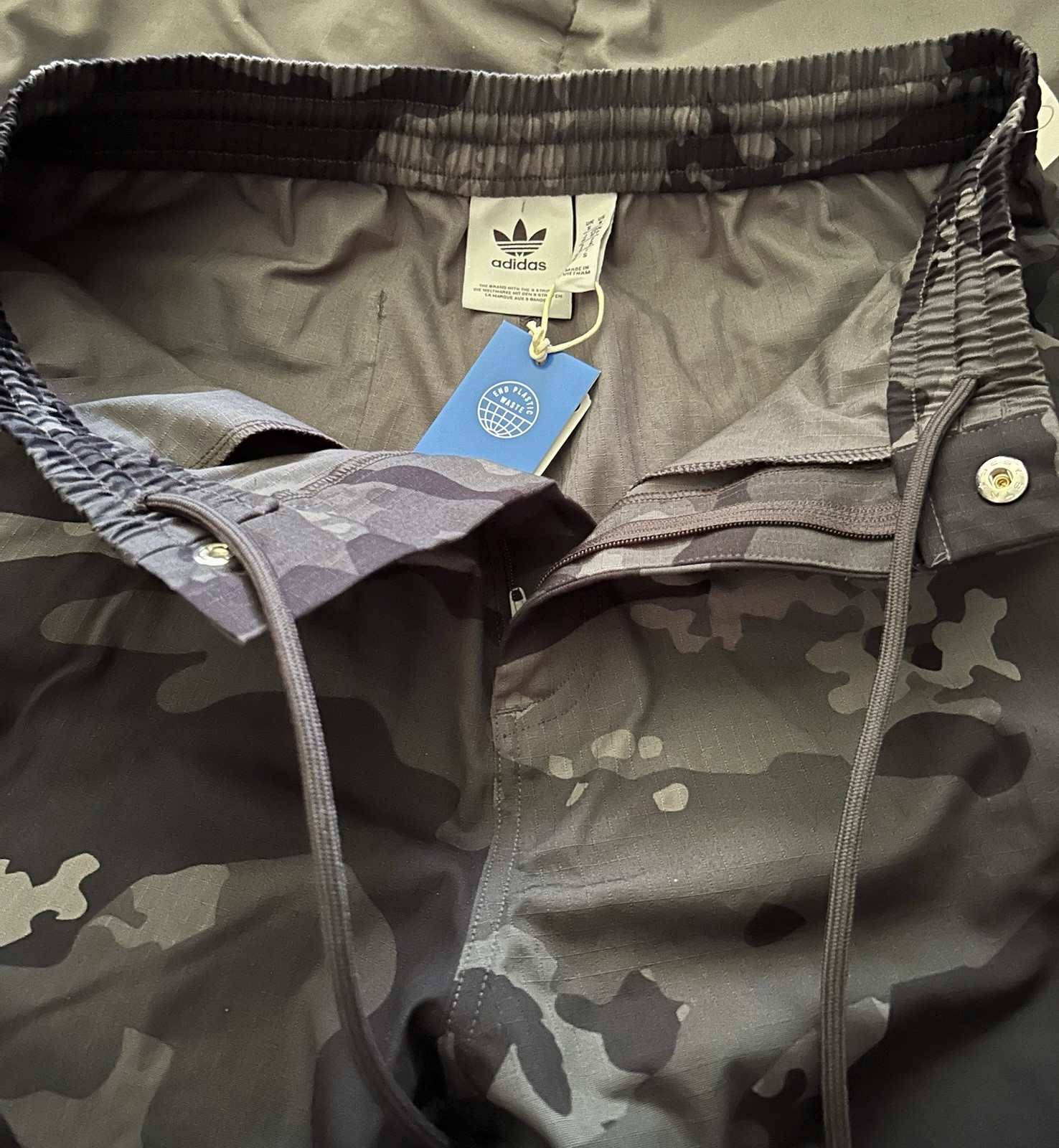 NWT Adidas Camo Cargo Pants Mens Small (30×30) IK3535