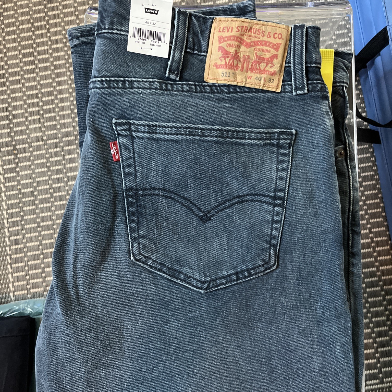 Levi’s 511 Men’s Slim Stretch Stressed Black Jeans Size 40 X 32 Retails $69.95
