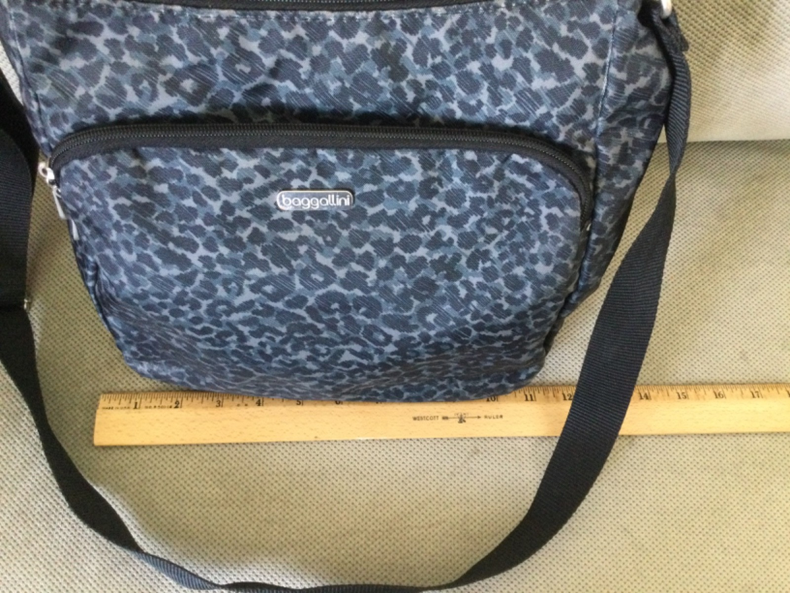 Baggallini Joey Bagg Black Gray Crossbody Bag Purse Nylon Adj. Strap Zip Pocket
