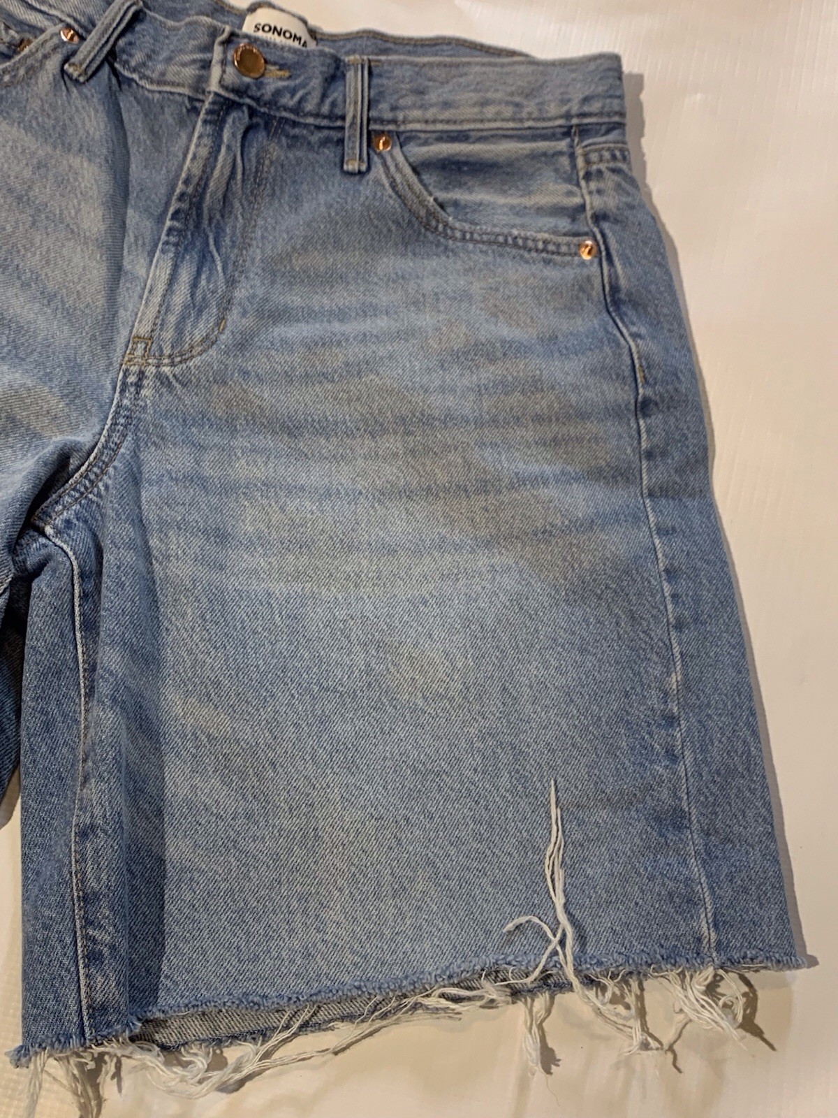 Sonoma Womens Mid Rise Relaxed Denim Shorts Size 8 Blue Frayed Raw Hem Casual