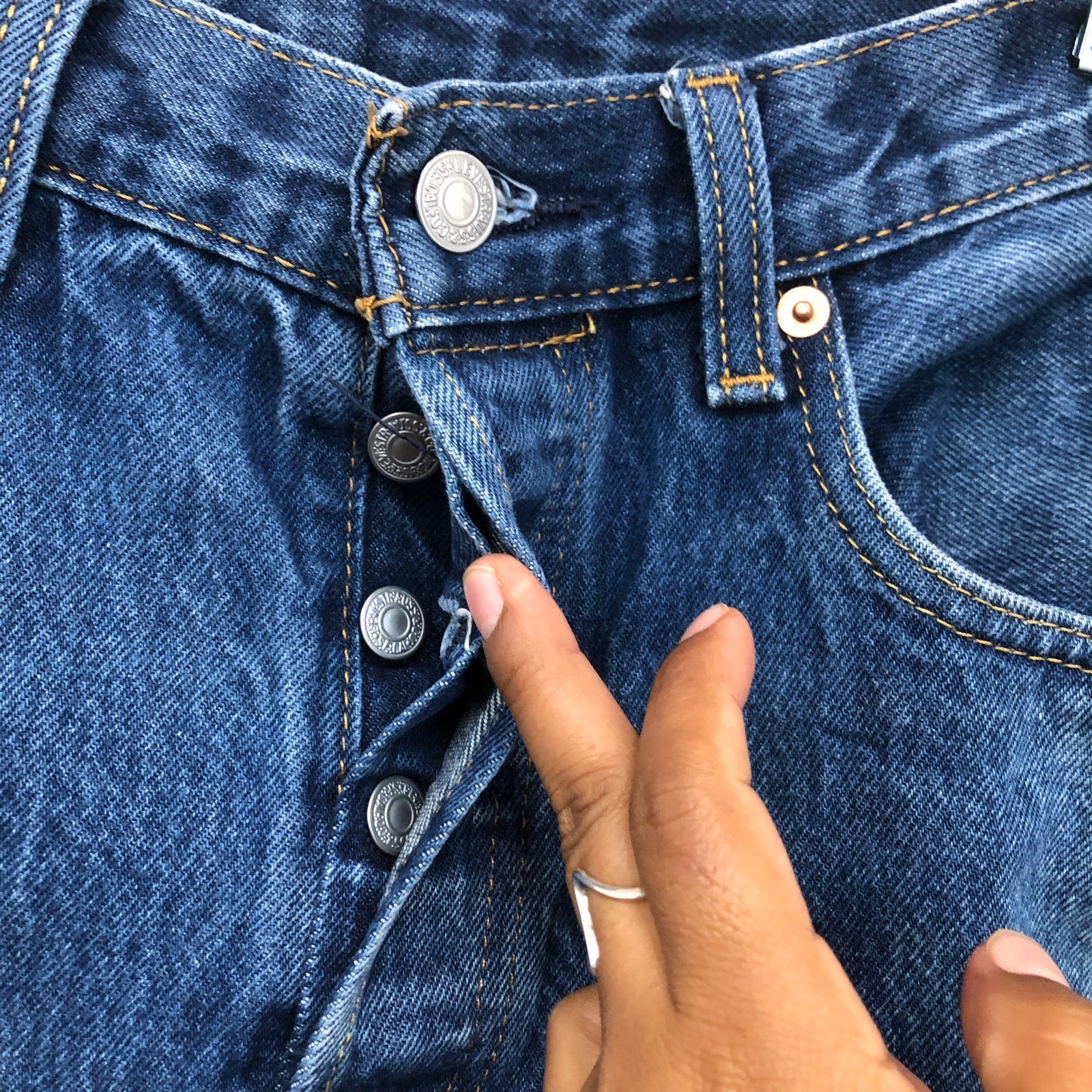 Levis 501 Jeans 32×30 Mens Blue Denim Original Straight Medium Wash Button Fly