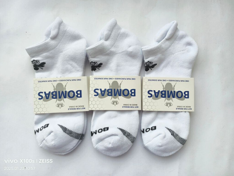 3 pairs Bombas All-Purpose Performance Men’s Ankle socks – Size Medium White