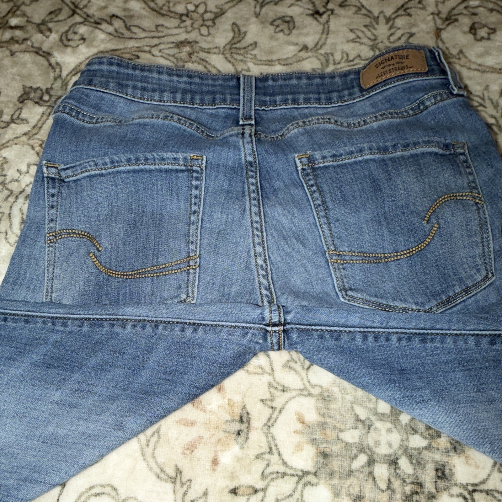 Signature by Levi Strauss & Co. Women’s Mid-Rise Slim Cuffed Blue Jeans 8
