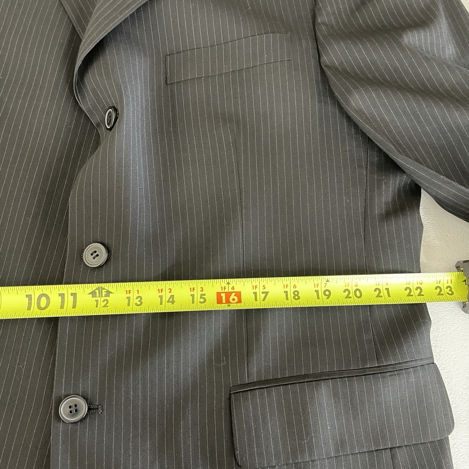 Lineage 2 Piece Suit Mens 44R 36×29 Black Gray Striped Super Fine Wool Polyester
