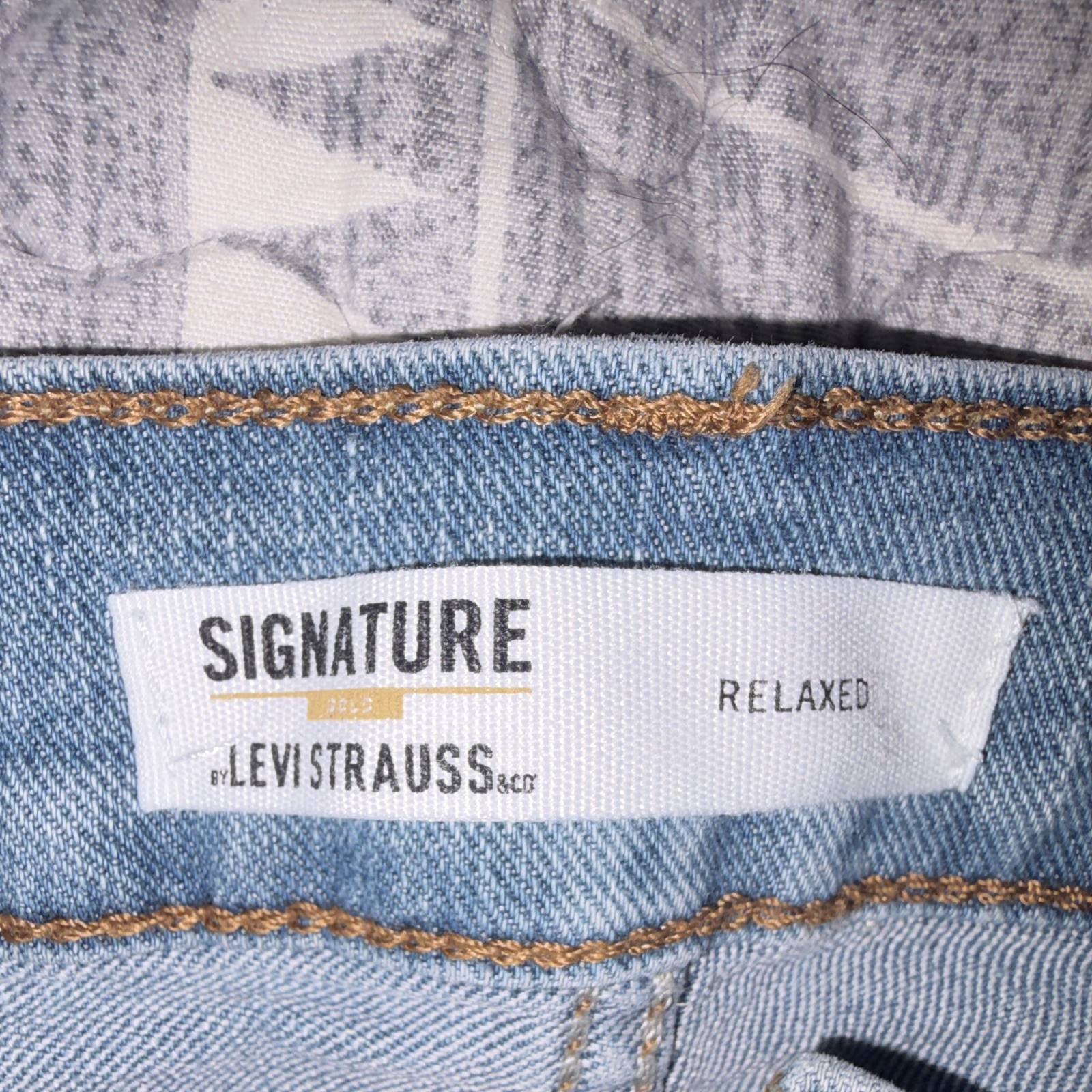 Signature by Levi Strauss & Co. Men’s Relaxed Straight Blue Light Wash Denim