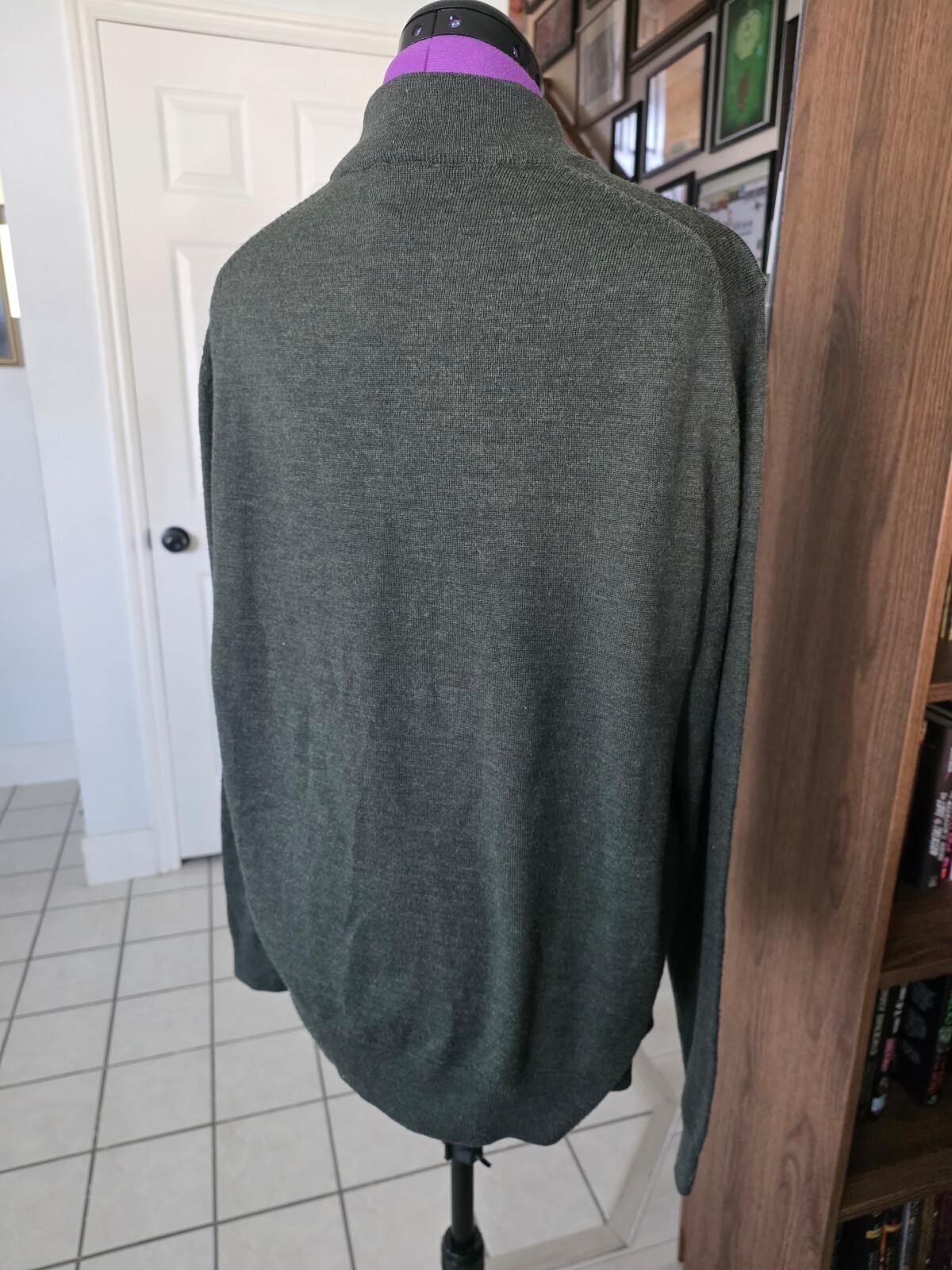 JoS. A. Bank 100% Merino Wool green sweater size large
