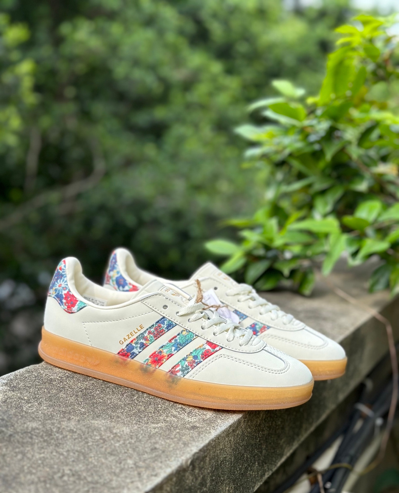 Liberty London x adidas Gazelle Indoor Floral Embroidery Off White JH7370 Women