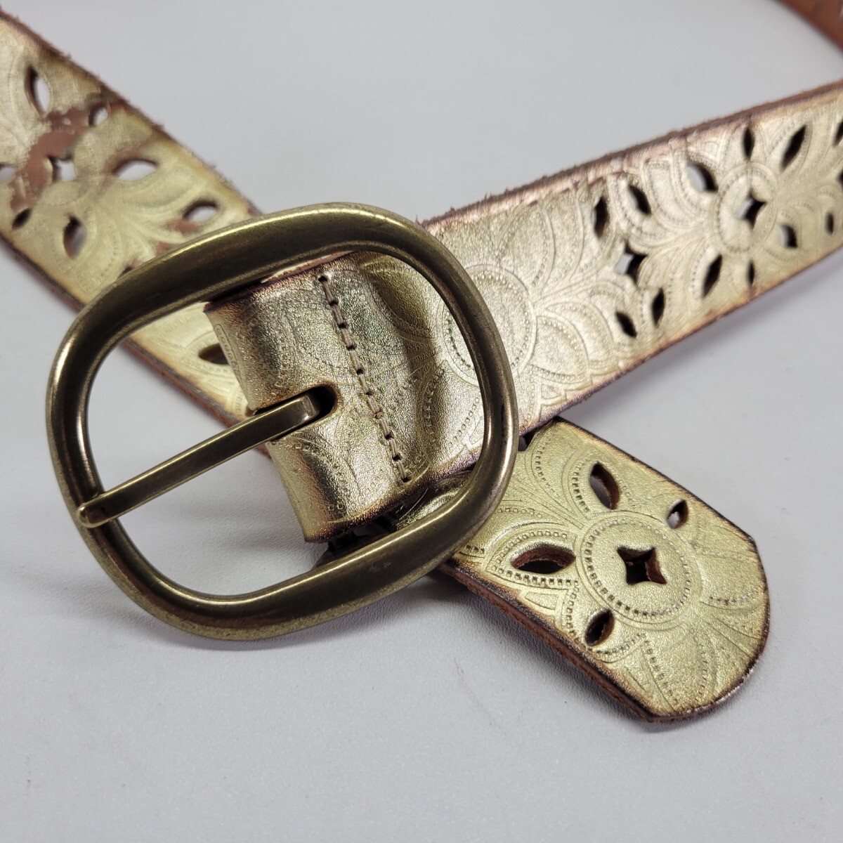 Fossil Leather Belt 30 32 34 M Flower Cut Out Gold Metallic BT3869546M