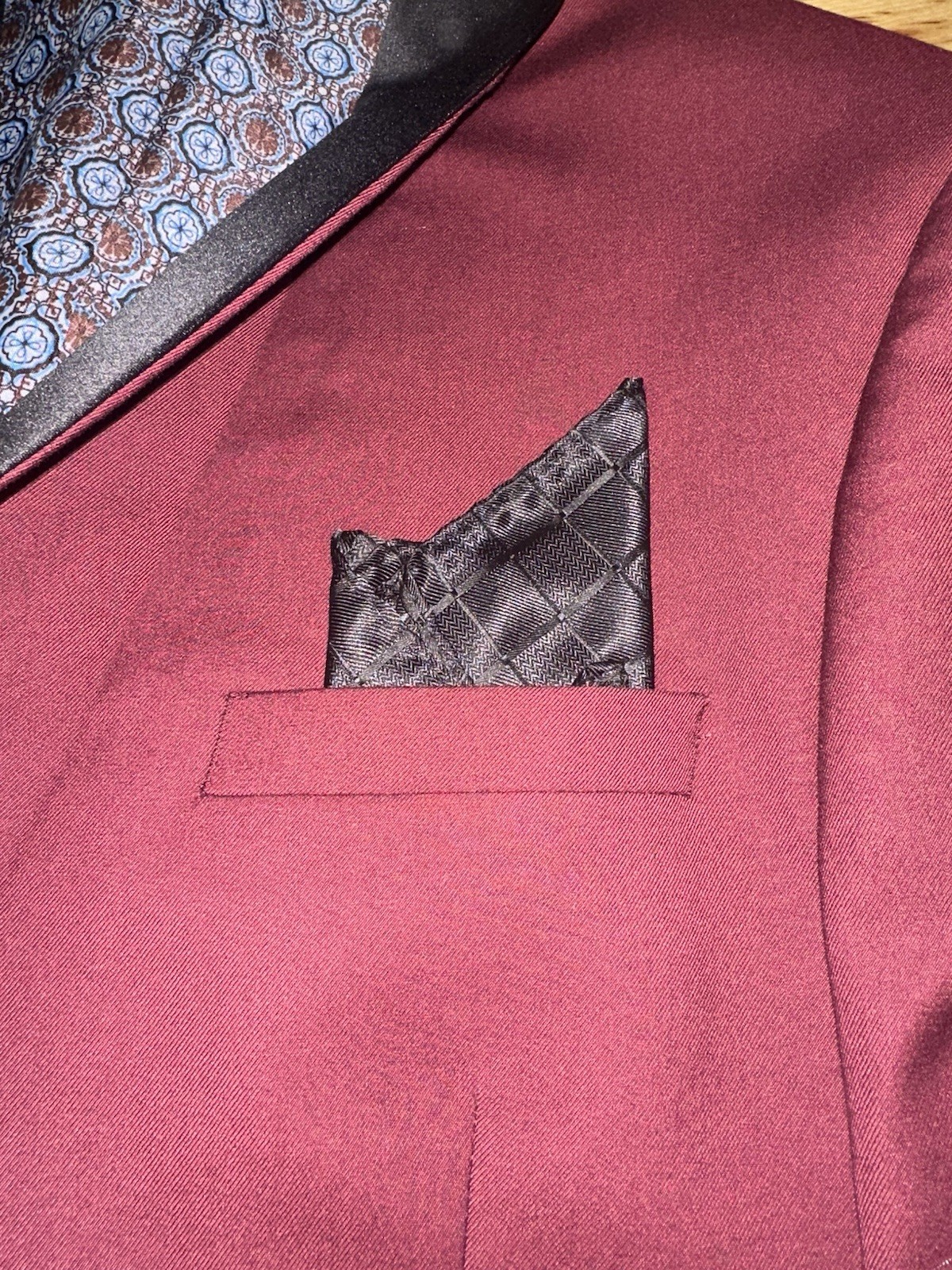 Men’s Burgundy Suit 38R Slim Fit 3 Piece Prom Wedding Formal $395 Retail
