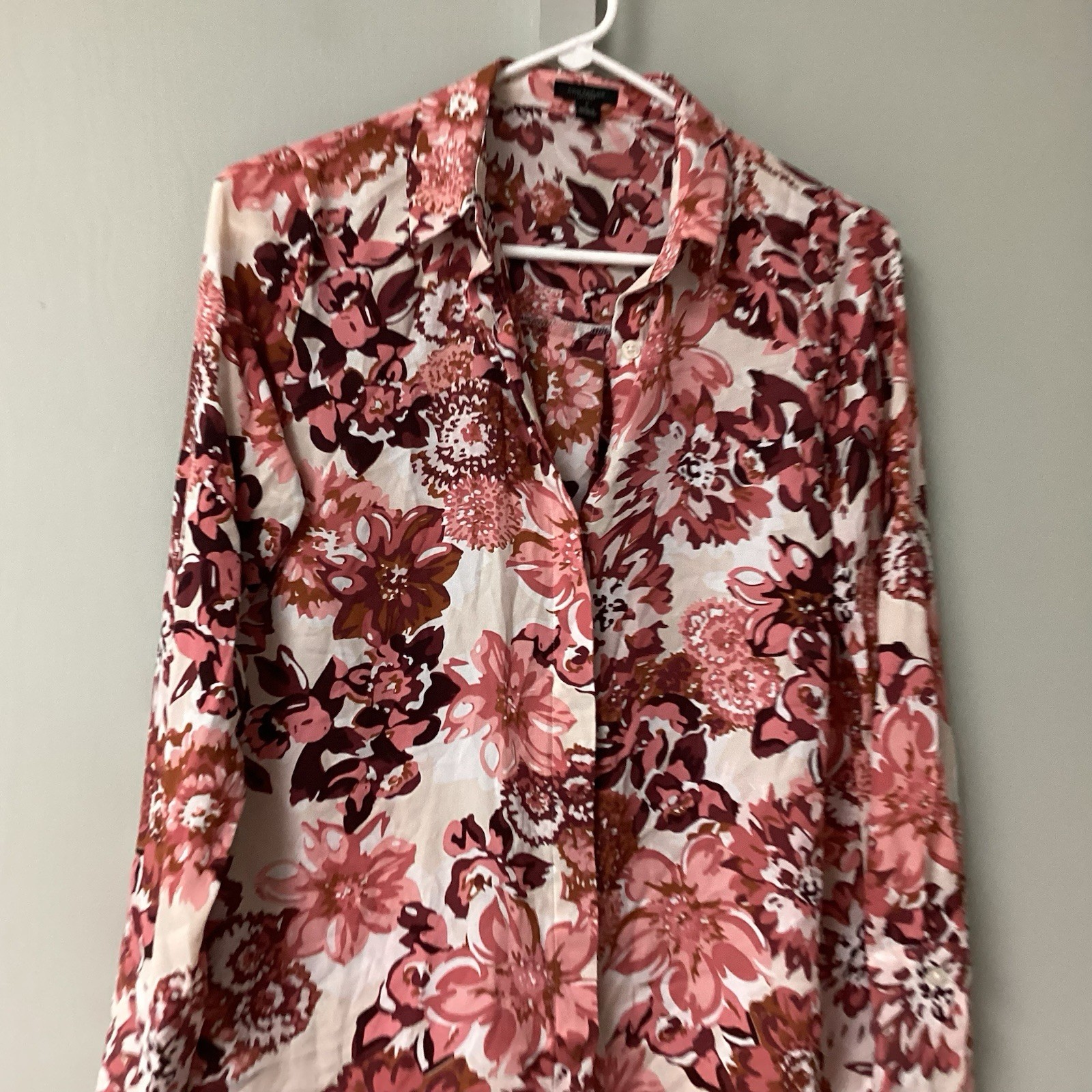 Ann Taylor Blouse Top Floral Button Down Size Small Long Sleeve Collared