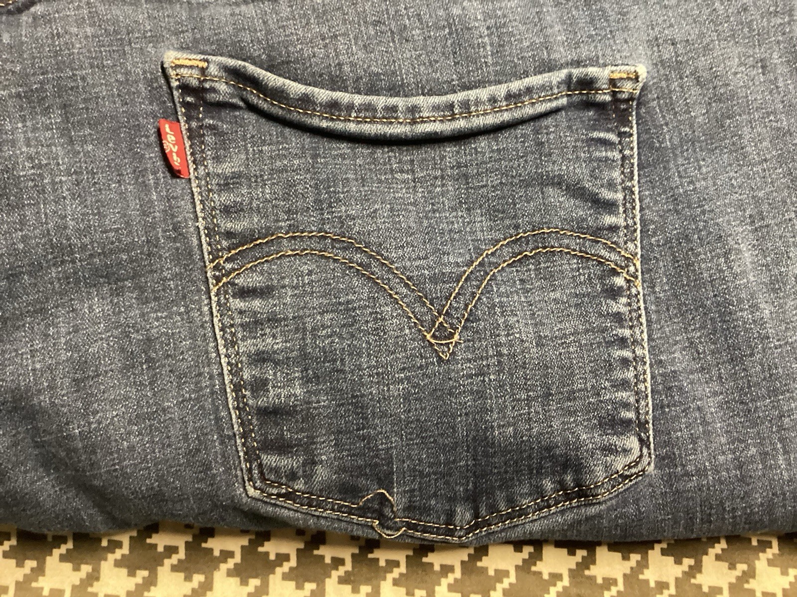 Levis Jeans Womens 26W M Blue Denim Classic Straight Leg Dark Wash