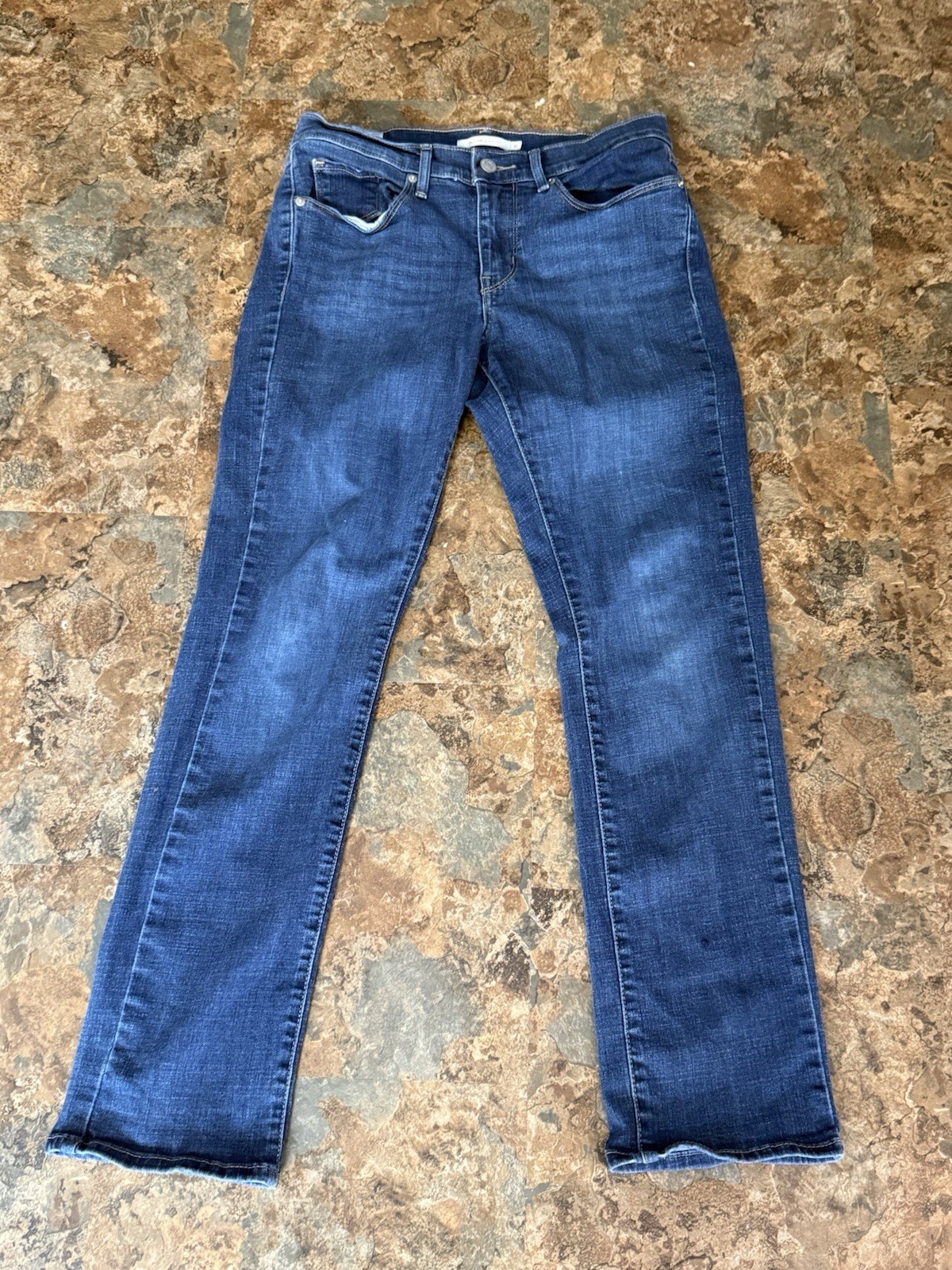 Levi’s Classic Straight-Leg Women’s 6 Jeans in Dark Blue