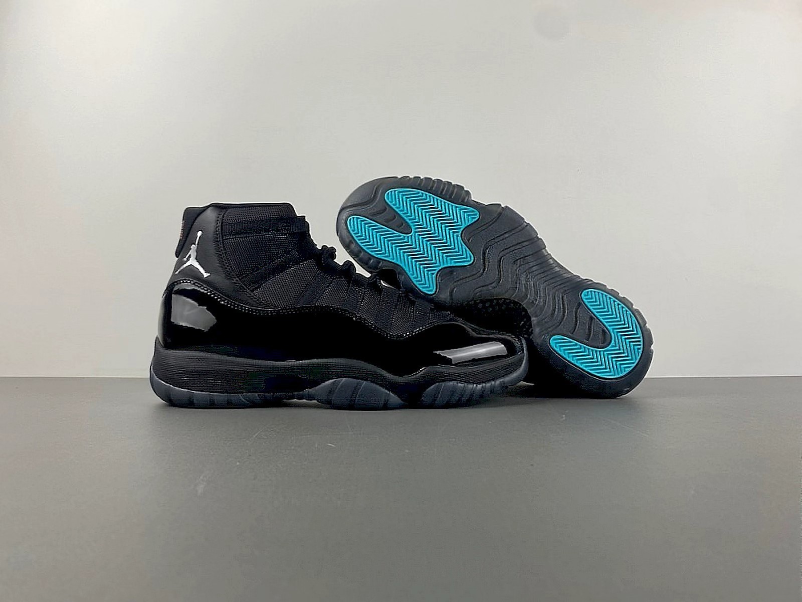 Nike Air Jordan 11 Retro 72-10 Men’s Black Glossy Athletic Shoes