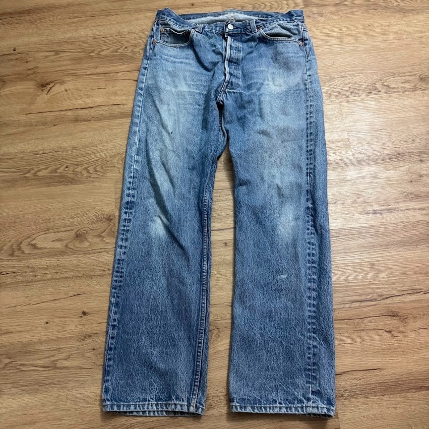 Thrashed Levi’s 501 Men’s W38 L34 Medium Wash Button Fly Distressed Made in USA