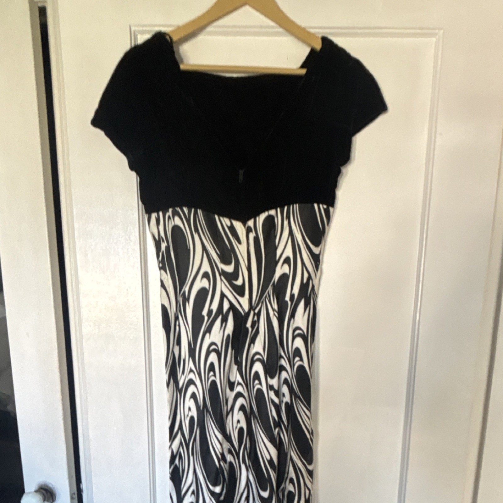 Women’s Black & White Abstract Print Short Sleeve Wide-Leg Jumpsuit