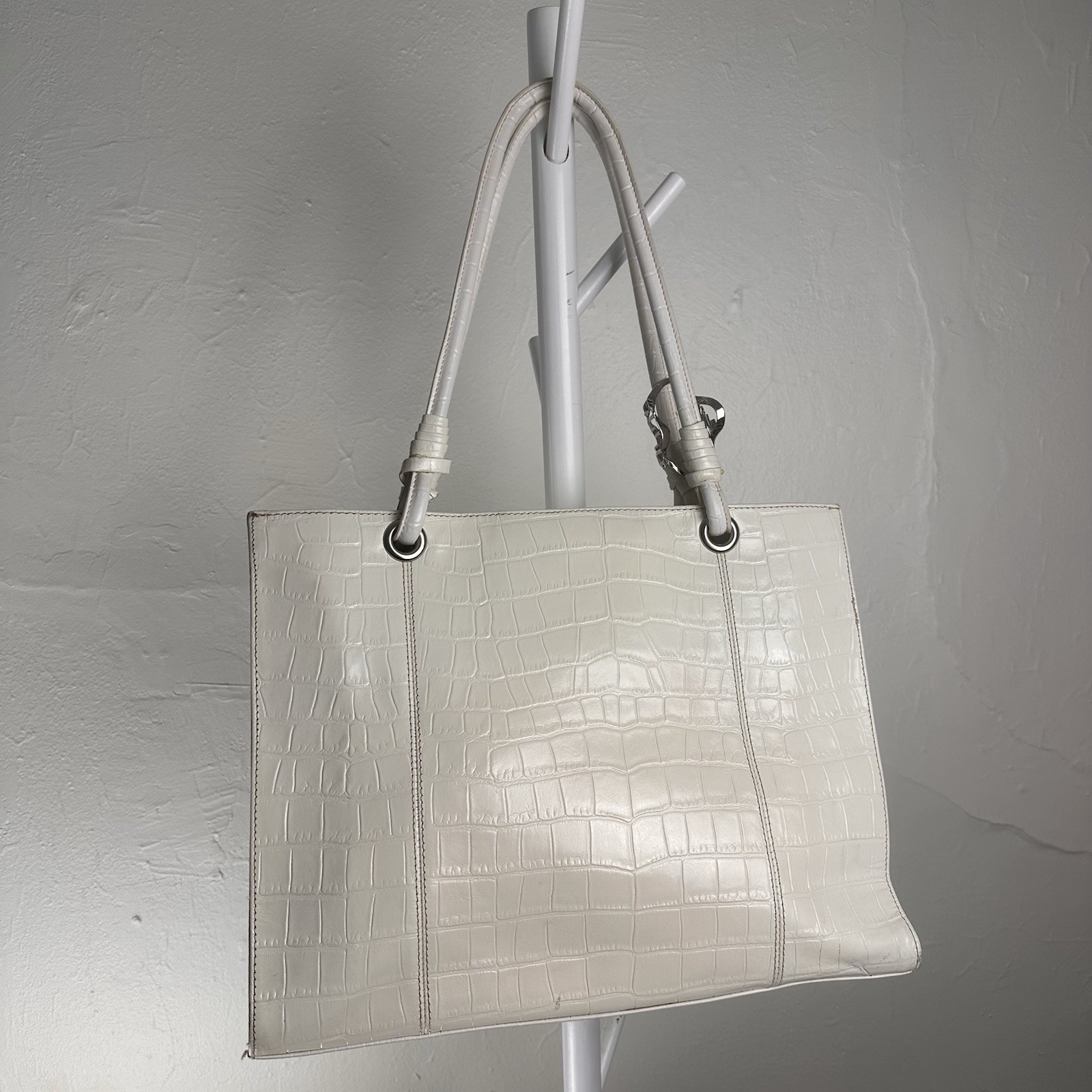 Wilson Leather Women’s White Embossed Tote Animal Print Lining Snap Zip Pockets