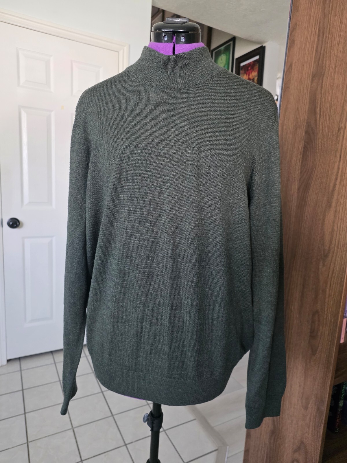 JoS. A. Bank 100% Merino Wool green sweater size large