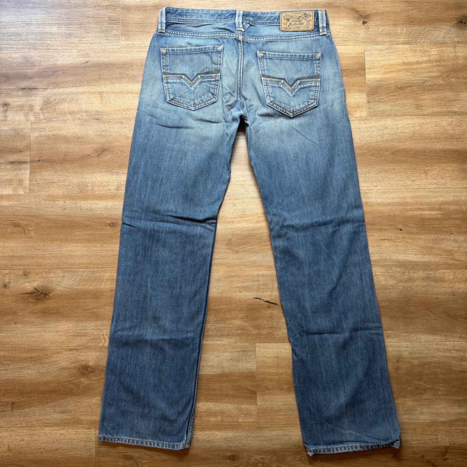 Diesel Larkee Jeans Mens 31×32 Blue Regular Straight Leg Distressed Wash 008J4